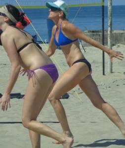 Athletic bikini MILF bending over to stretch p7bx6wab4k